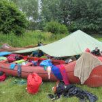 Gepäck in den Kanus