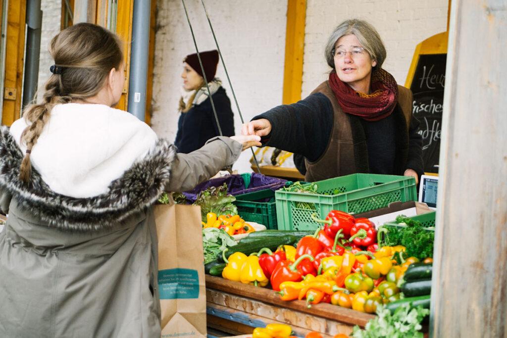 Gemüsestand auf dem Schulmarkt
