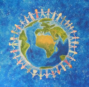gemaltes Bild der Erde mit einer Menschenkette drumherum